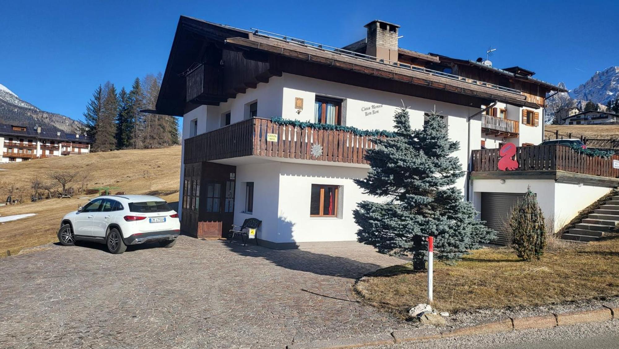 Affittacamere Iragidor Cortina dʼAmpezzo Exteriör bild